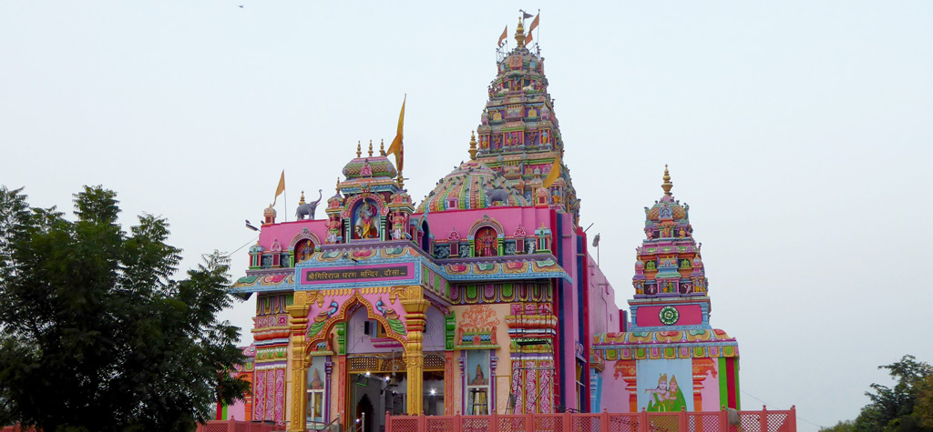 Templo hindú Giriraj Ji Maharaj Mandir en las cercanías de Jaipur