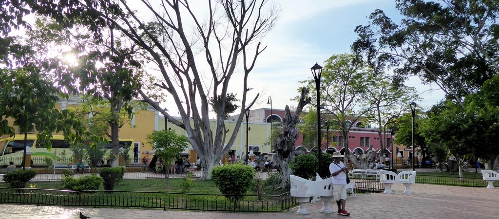 Parque Principal Francisco Canton Rosado en Valladolid, Península de Yucatán